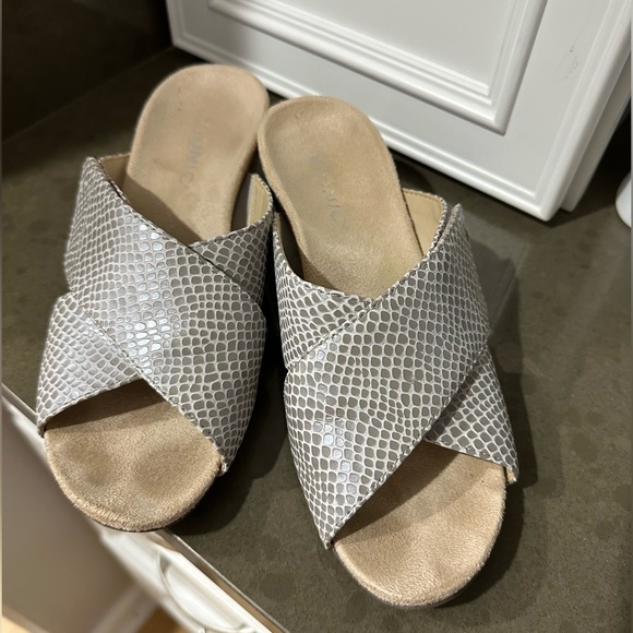 Vionic shoes - Picture 5 of 7